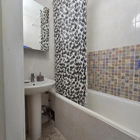 Lux 1 Bedroom Near Gulliver Mall *