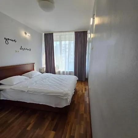 Lux 1 Bedroom Near Gulliver Mall