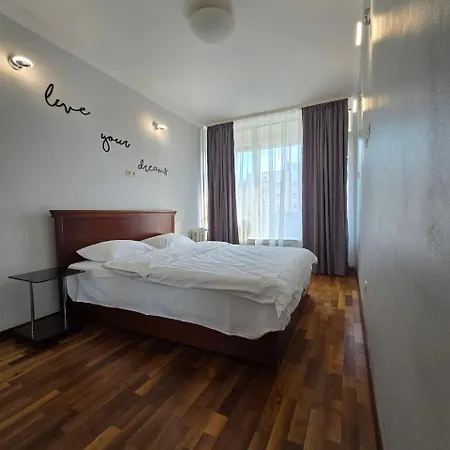 Lux 1 Bedroom Near Gulliver Mall Апартаменти *